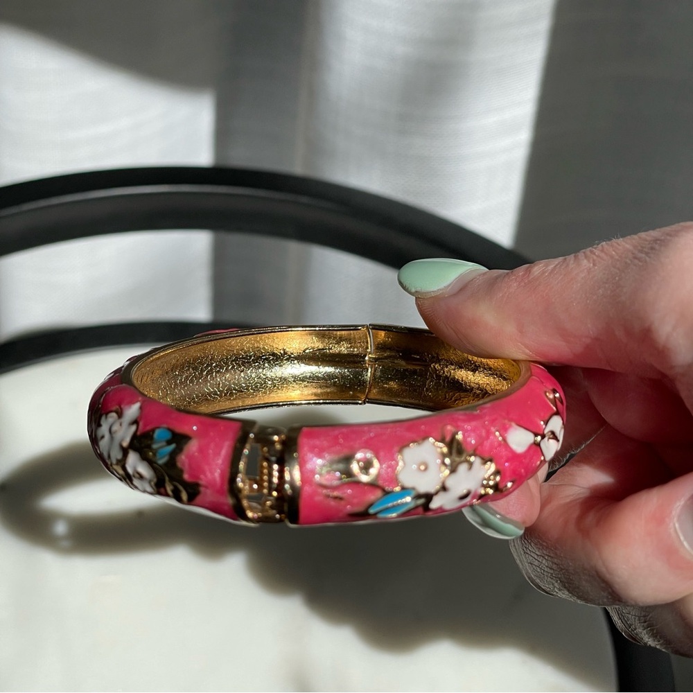 pink enamel gold flowers bracelet - Picture 9 of 10